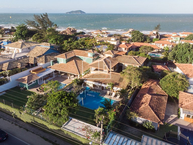 Beautiful house, with six suites, in condominium seafront