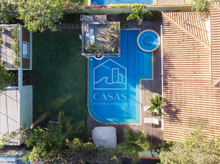 Beautiful house, with six suites, in condominium seafront