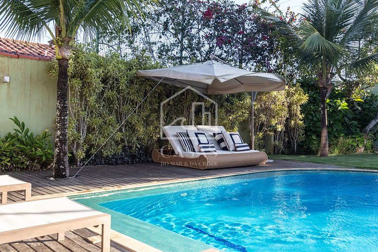 Beautiful house, with six suites, in condominium seafront