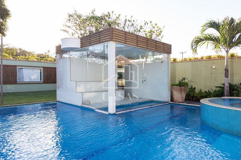 Beautiful house, with six suites, in condominium seafront