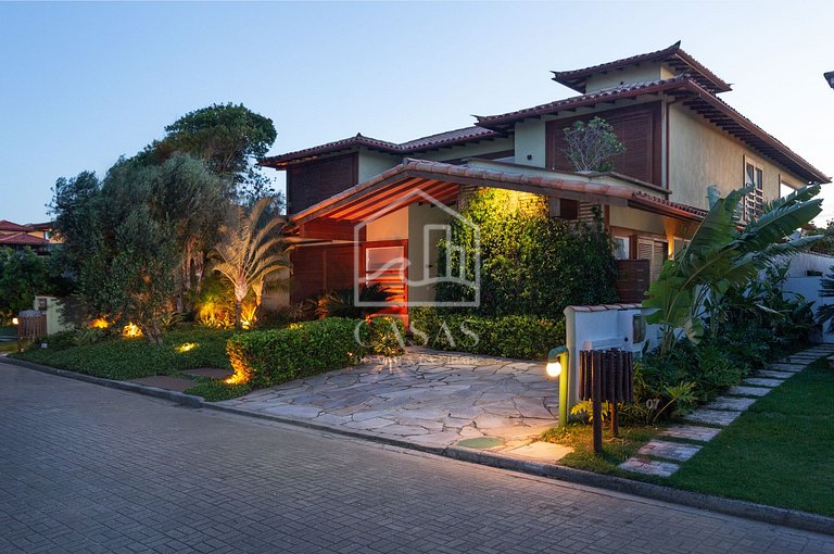 Beautiful house, with six suites, in condominium seafront