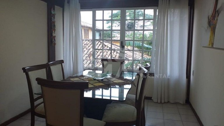 Linda casa em condomínio, com 4 quartos sendo 2 suítes em Pr