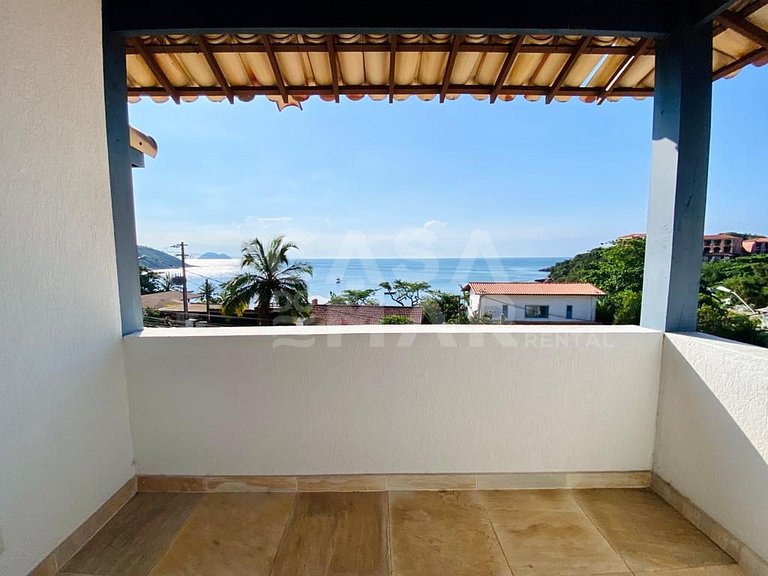Linda casa composta de 7 quartos, sendo 5 suítes, localizada