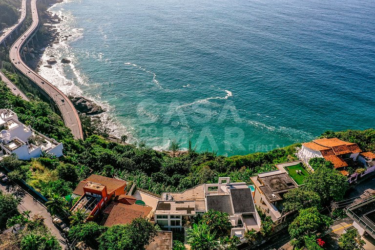 Mansão no Joá, com piscina de borda infinita com vista linda
