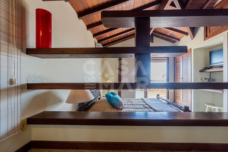 Linda casa com 4 suítes, em condomínio, no canto direito de