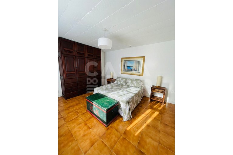 Linda casa com 6 quartos, piscina, ao lado da praia do canto