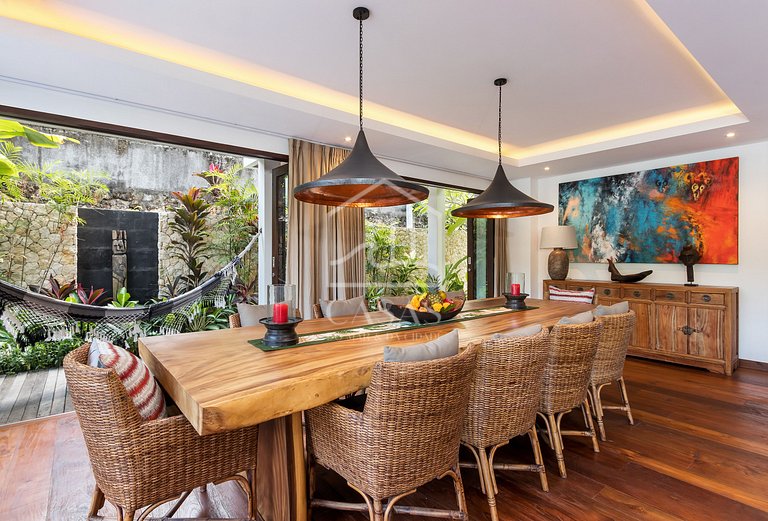 Beautiful house with 4 suites, complete, close to the best b