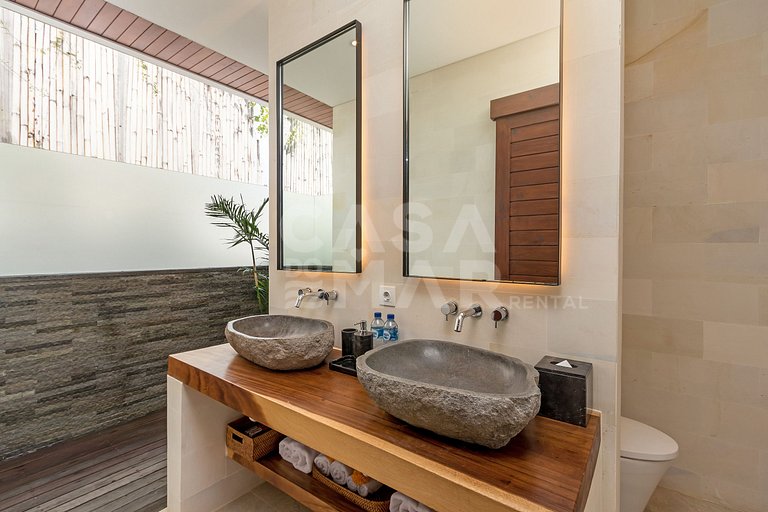 Linda casa com 4 suítes, completíssima, próxima as melhores