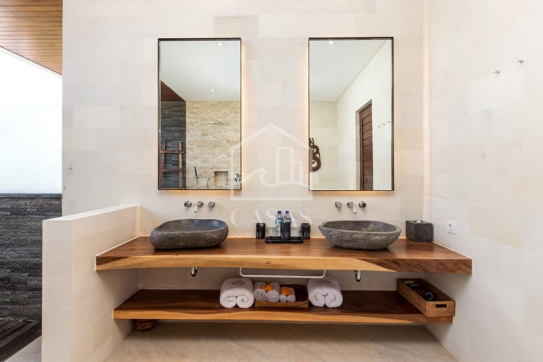 Beautiful house with 4 suites, complete, close to the best b