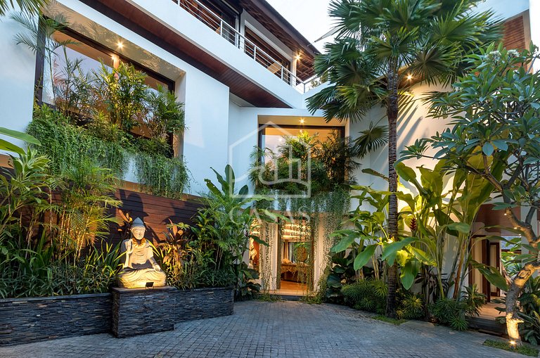 Beautiful house with 4 suites, complete, close to the best b