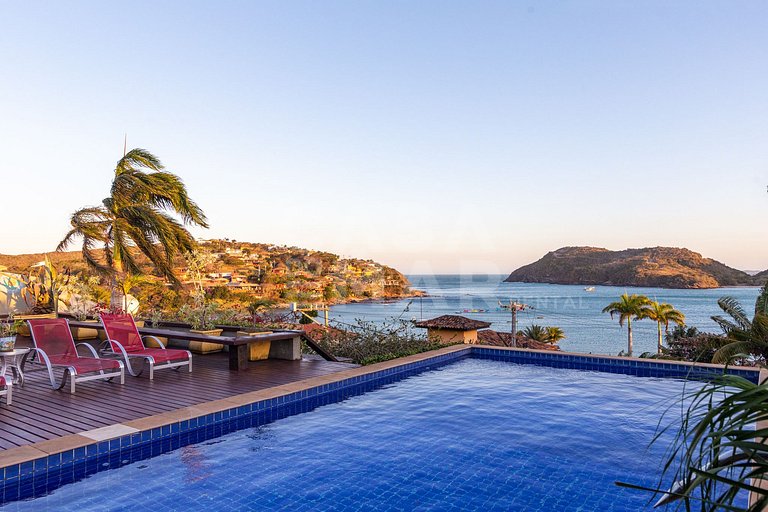 Linda casa com 8 suítes, e vista paradisíaca da praia da Fer