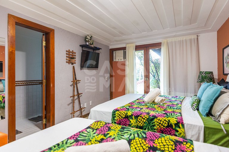 Linda casa com 8 suítes, e vista paradisíaca da praia da Fer