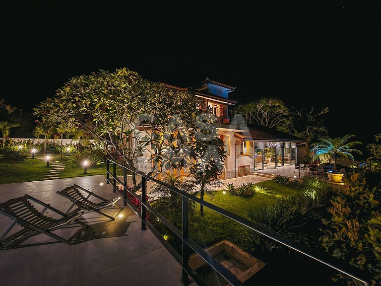 Linda casa, no Alto de Búzios, com vista encantadora do mar