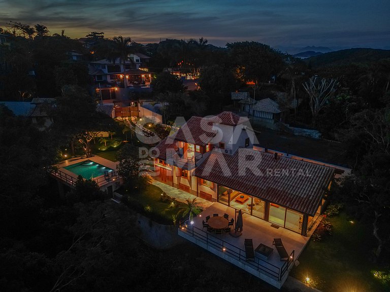 Linda casa, no Alto de Búzios, com vista encantadora do mar