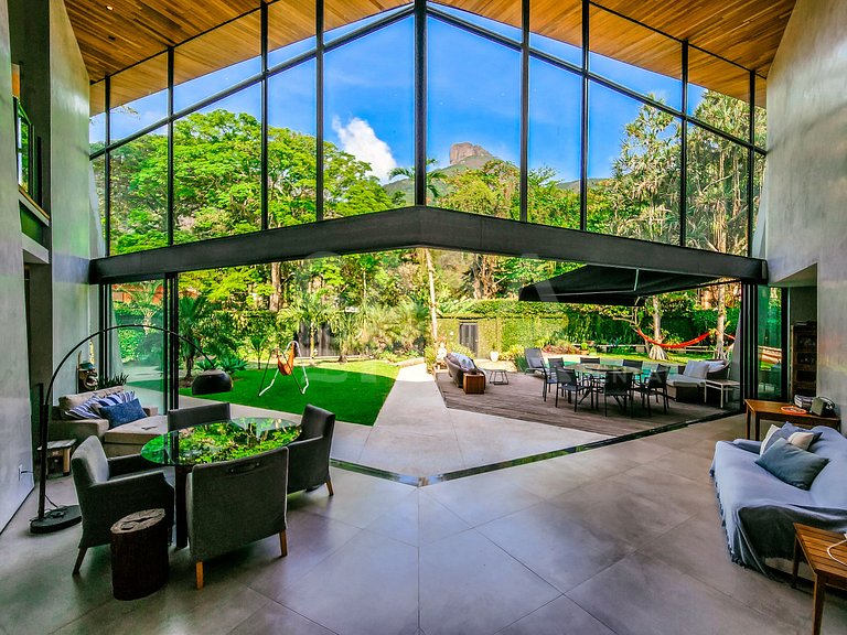 Linda casa com 5 suítes em condomínio (Rio de Janeiro)
