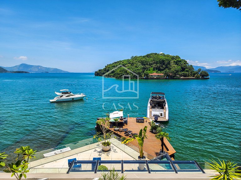 Spectacular house with 9 suites, sea front, very complete