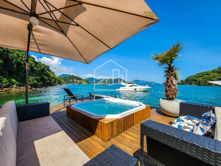 Spectacular house with 9 suites, sea front, very complete