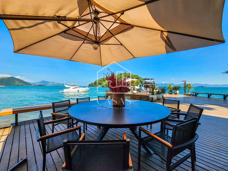 Spectacular house with 9 suites, sea front, very complete