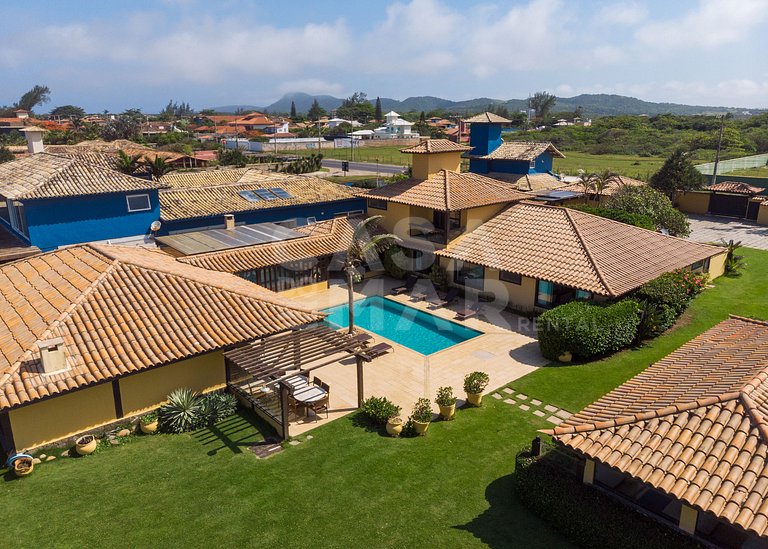 Casa seis suítes, de frente para a Praia Rasa, com piscina
