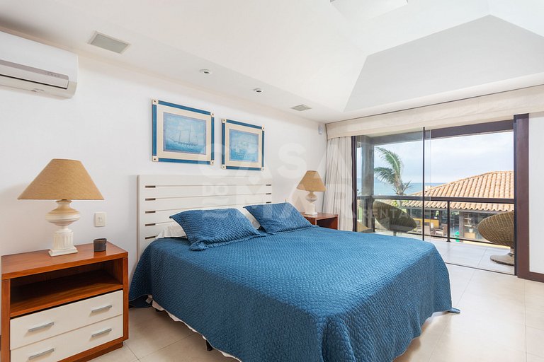 Casa seis suítes, de frente para a Praia Rasa, com piscina