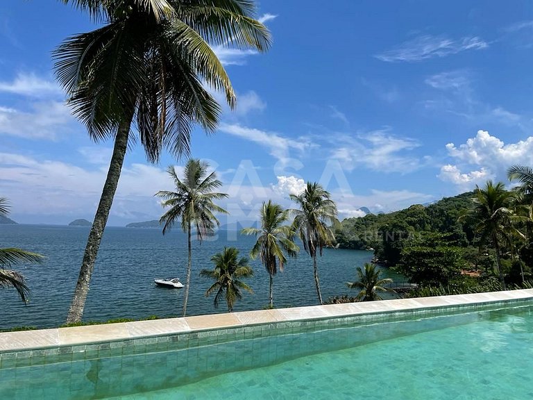 Linda Villa com nove suítes, pé na areia, e total privacidad