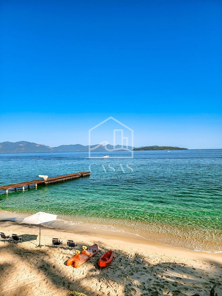 Beautiful villa with exclusive beach, seven suites in a cond