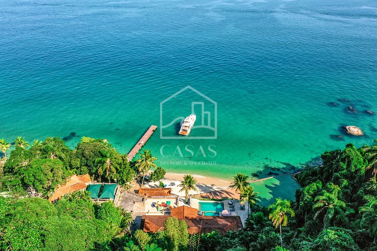 Beautiful villa with exclusive beach, seven suites in a cond