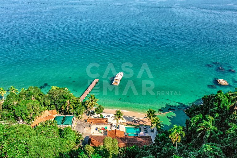 Linda villa com praia exclusiva, nove suítes em condomínio