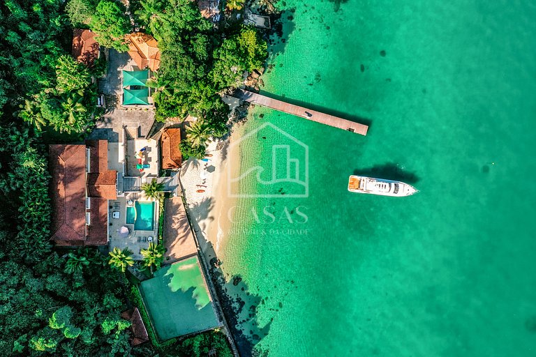 Beautiful villa with exclusive beach, seven suites in a cond