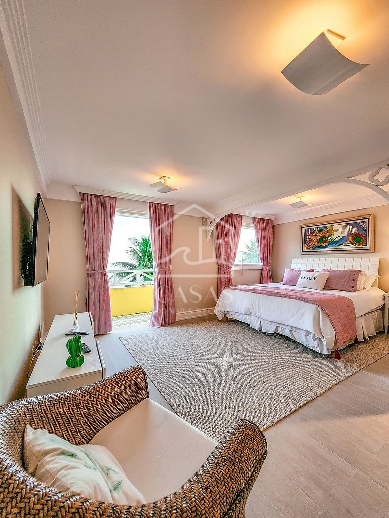 Beautiful villa with exclusive beach, seven suites in a cond