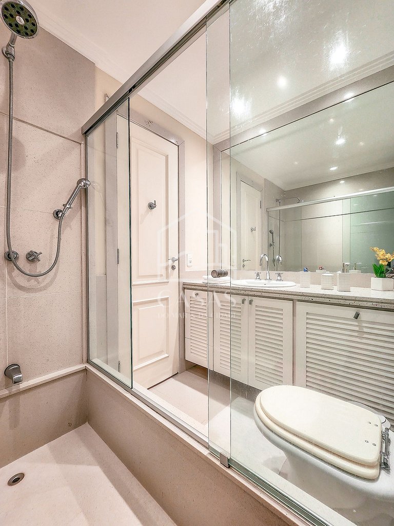 Beautiful villa with exclusive beach, seven suites in a cond