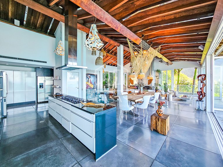 Beautiful house in Joá, with an incredible view of the sea i