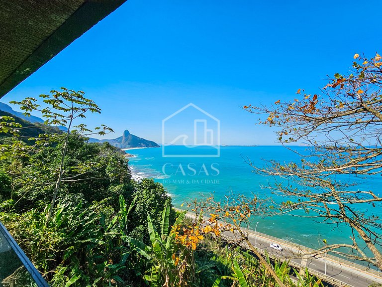Beautiful house in Joá, with an incredible view of the sea i