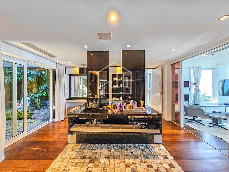 Beautiful house in Joá, with an incredible view of the sea i