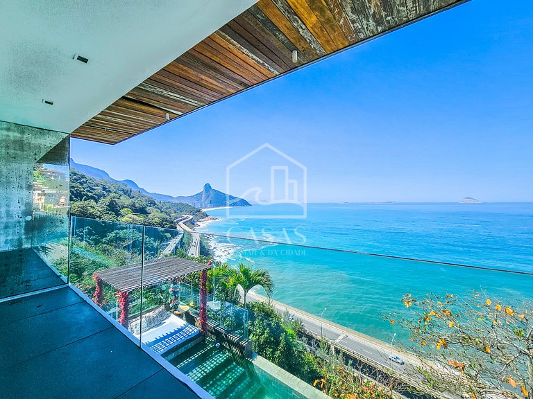 Beautiful house in Joá, with an incredible view of the sea i