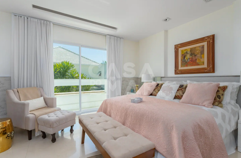 Linda casa com cinco suítes, em condomínio de alto luxo