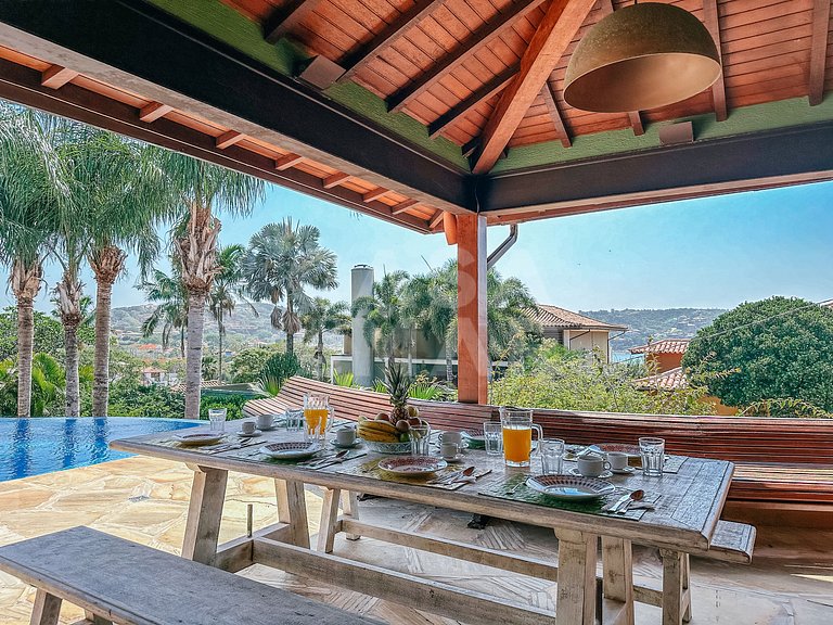 Linda casa com cinco suítes, na Ferradura