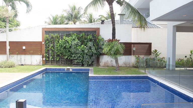 Linda Casa em Condomínio de Luxo na Barra da Tijuca