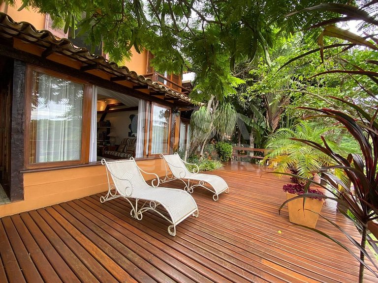 linda casa com tres quartos na praia do forno