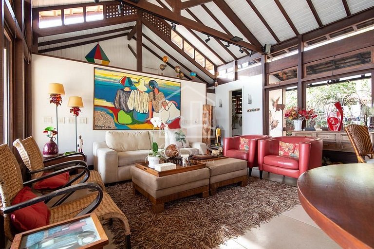Mansão com 9 quartos e praia particular