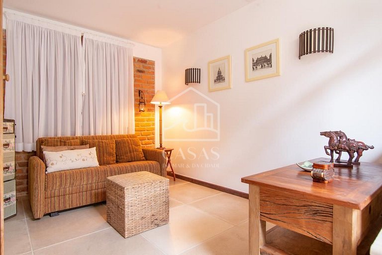Mansão com 9 quartos e praia particular