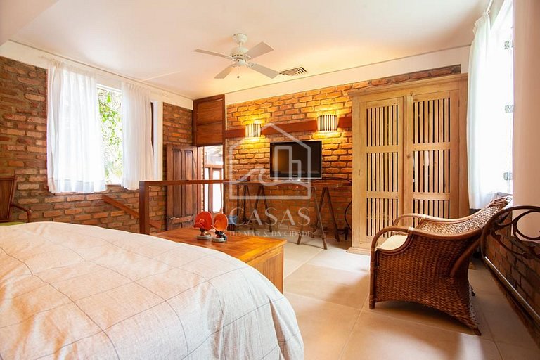 Mansão com 9 quartos e praia particular
