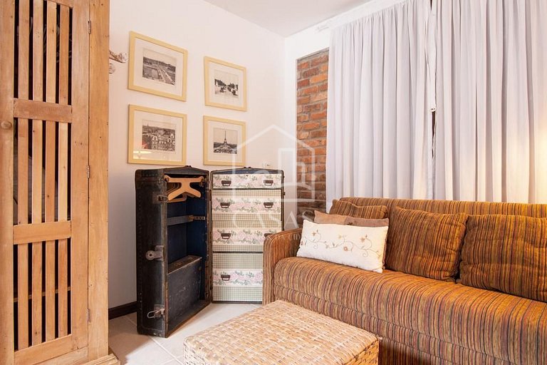 Mansão com 9 quartos e praia particular