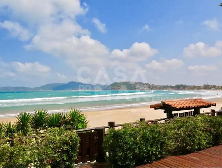 Excelente casa, com vista espetacular, pé na areia em frente